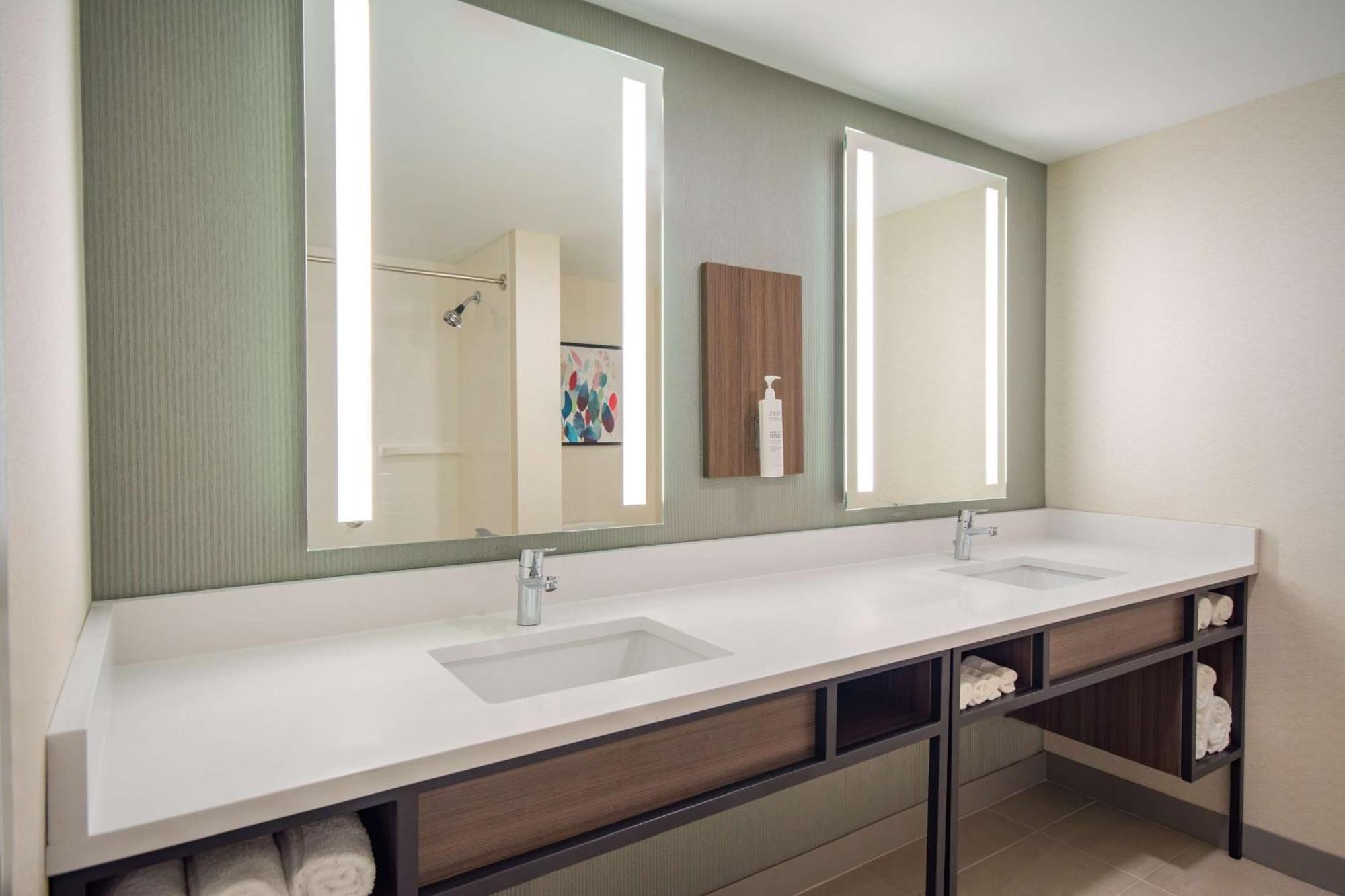 Hilton Garden Inn Danbury Buitenkant foto