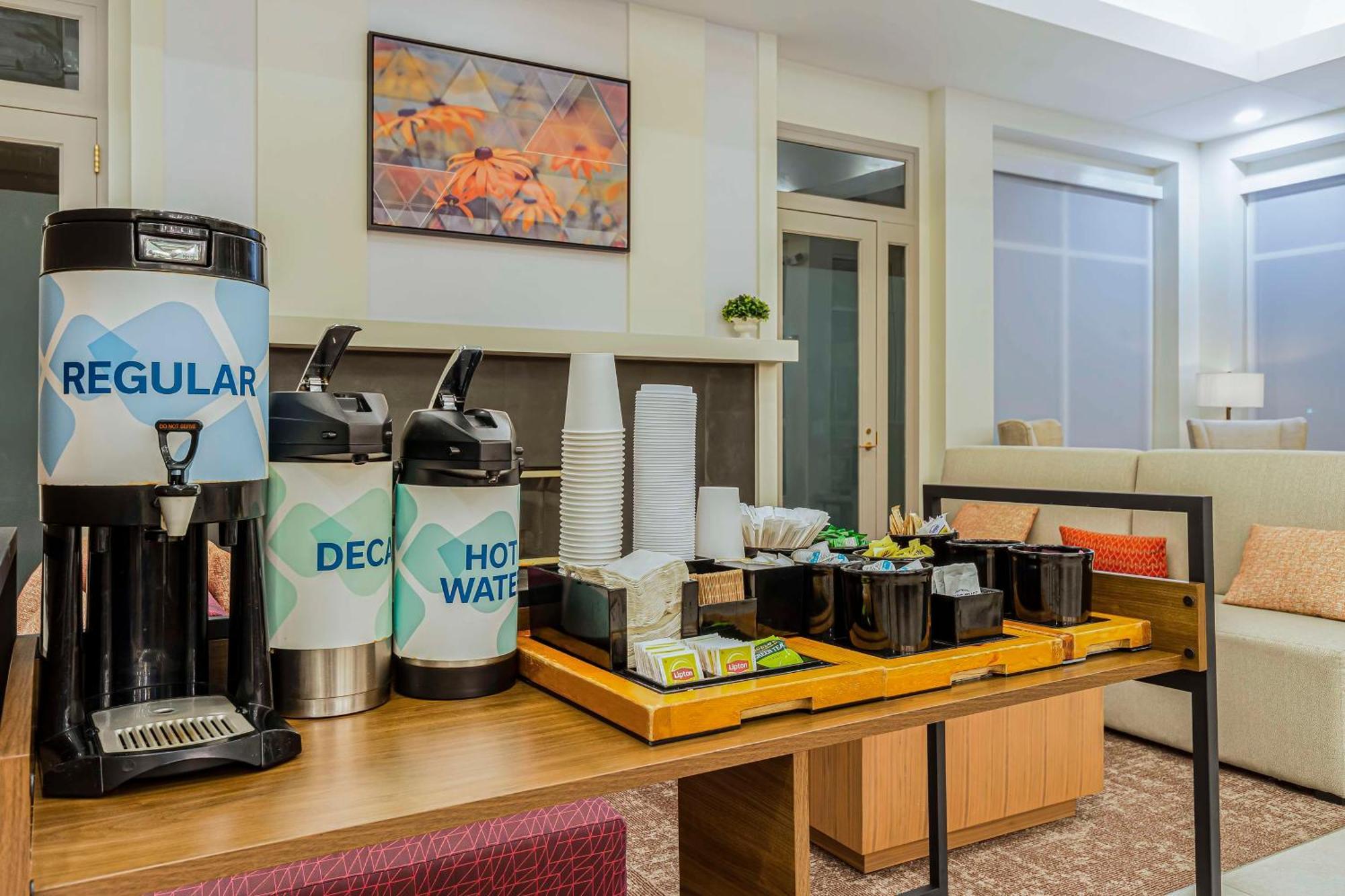 Hilton Garden Inn Danbury Buitenkant foto