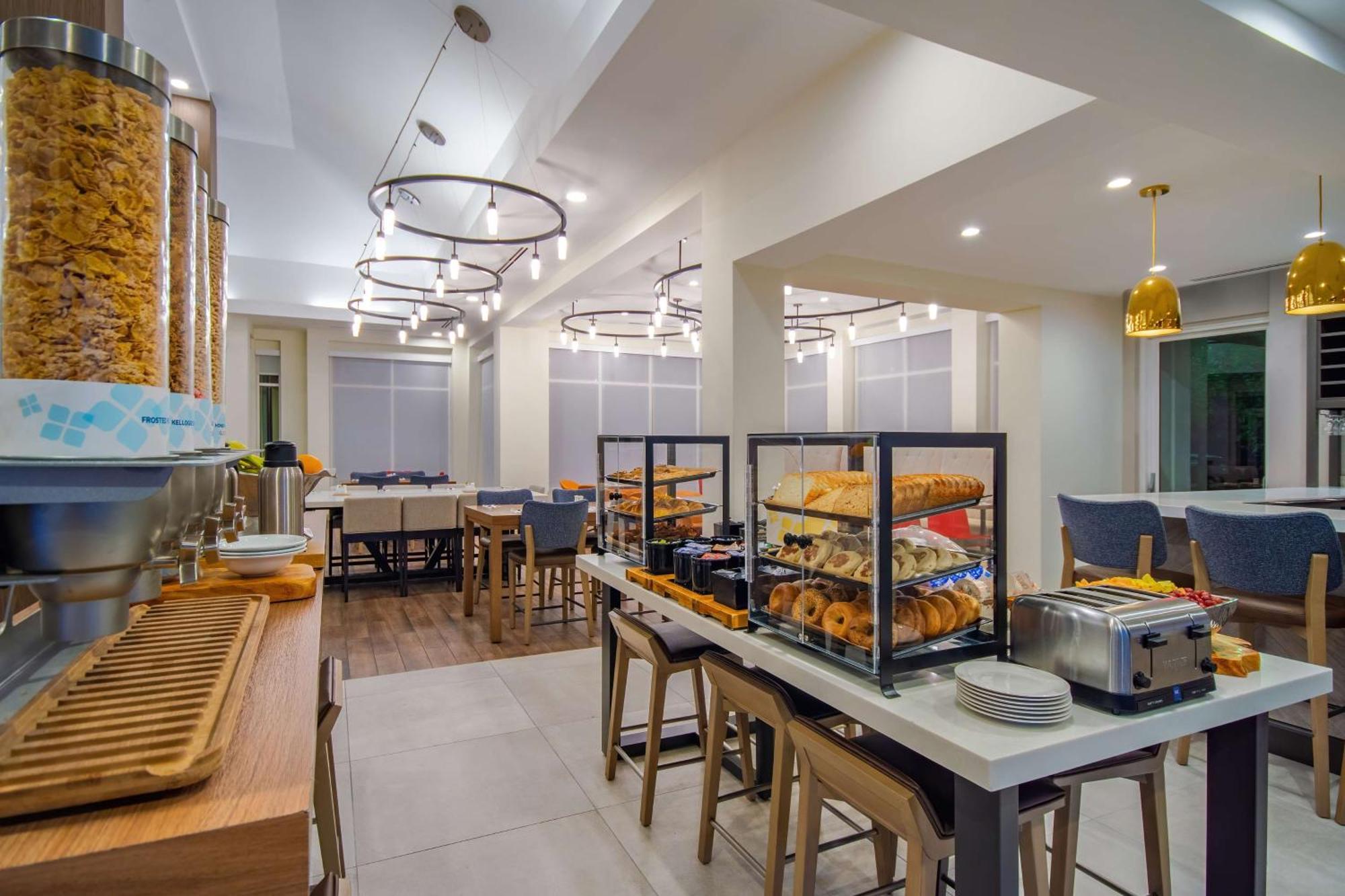 Hilton Garden Inn Danbury Buitenkant foto